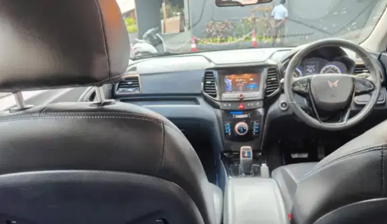 Mahindra XUV400 EV El Fast Charger thumbnail 2