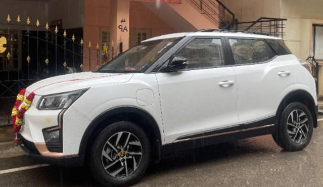 Mahindra XUV400 EV thumbnail 4
