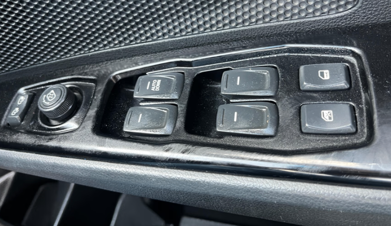 Mahindra XUV400 EV thumbnail 8