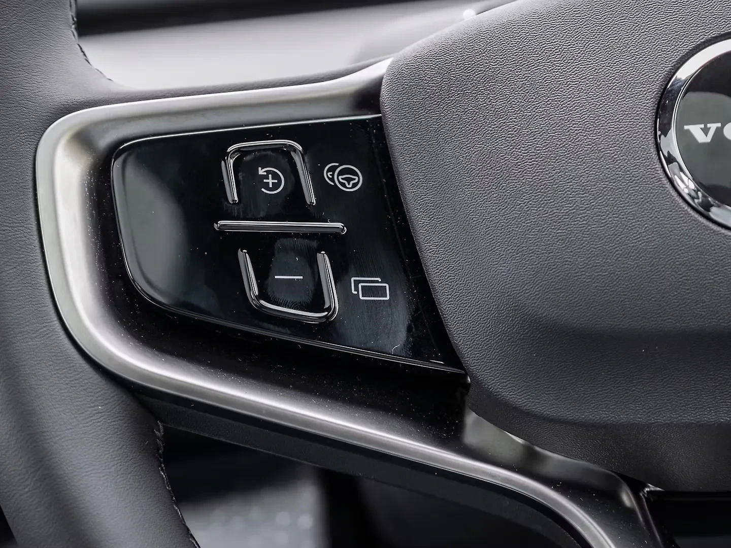 Volvo EX30 thumbnail 4