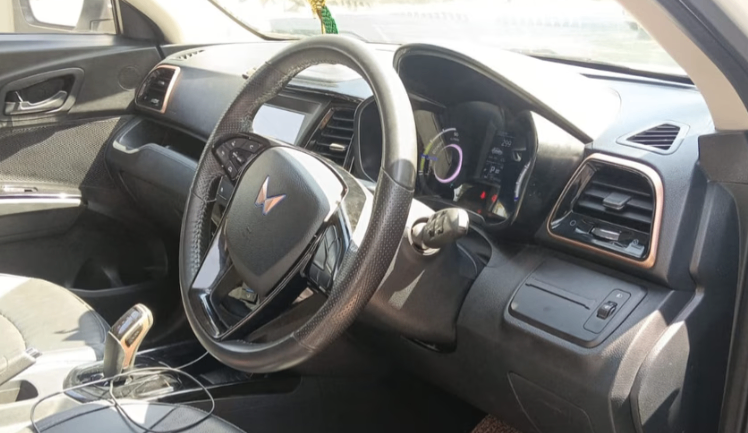 Mahindra XUV400 EV thumbnail 3