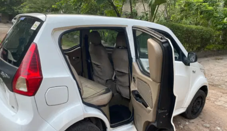 Mahindra E2O Plus thumbnail 8