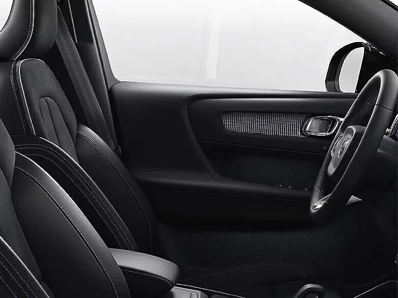 Volvo EX40 thumbnail 2