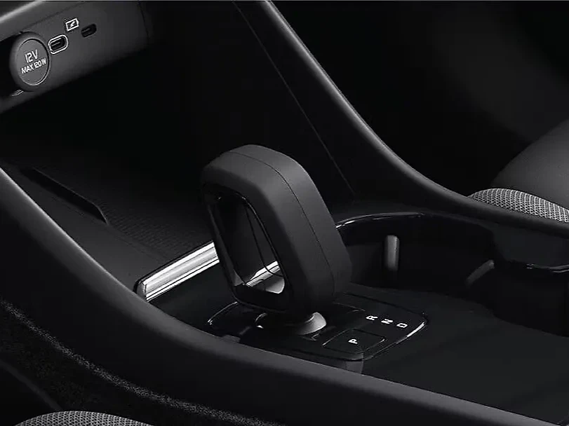 Volvo EX40 thumbnail 3