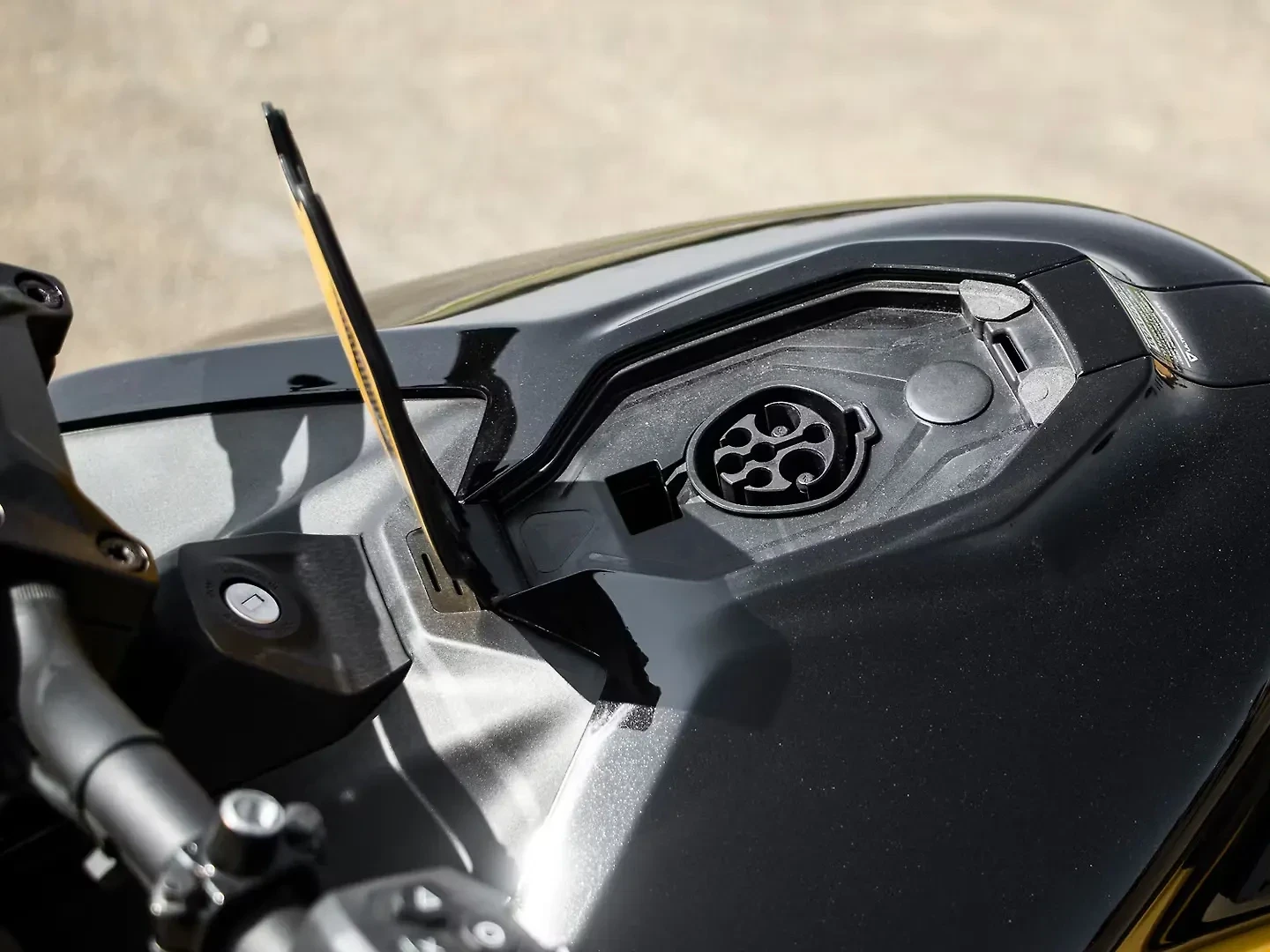 Ultraviolette F77 Super Street thumbnail 4