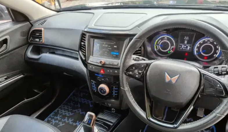 Mahindra XUV400 EV El Fast Charger thumbnail 3