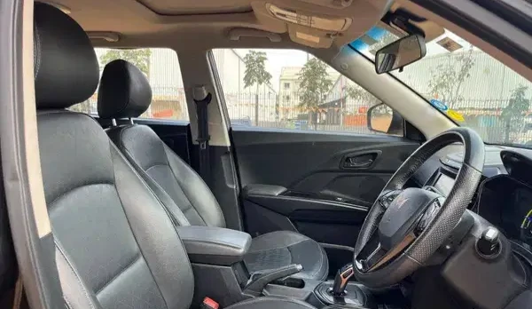 Mahindra XUV400 EV (2023) thumbnail 6