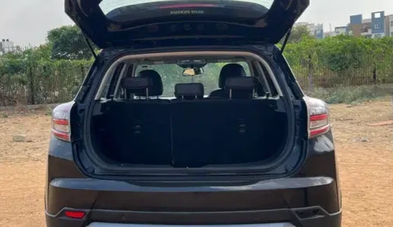 Mahindra XUV400 EV (2023) thumbnail 4