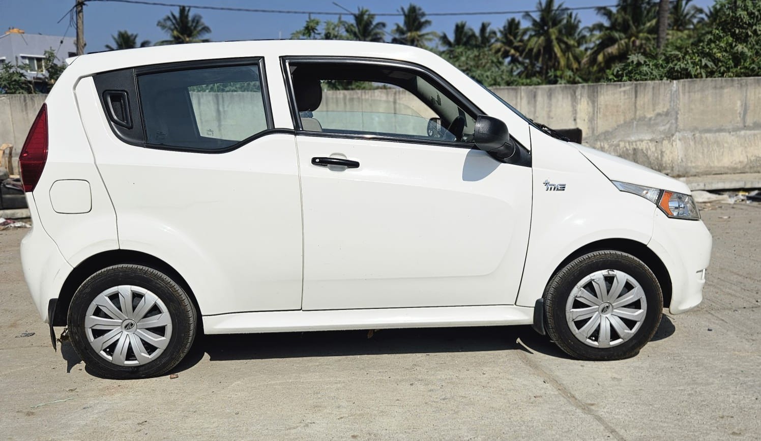 Mahindra E2O Plus P4 thumbnail 3