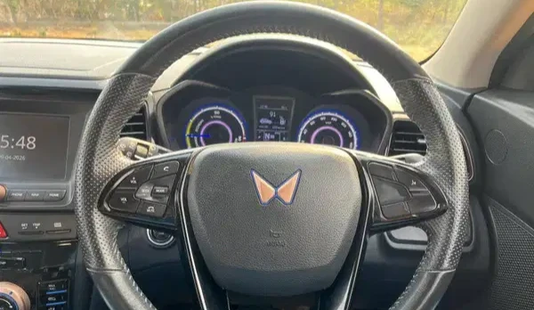 Mahindra XUV400 EV (2023) thumbnail 5