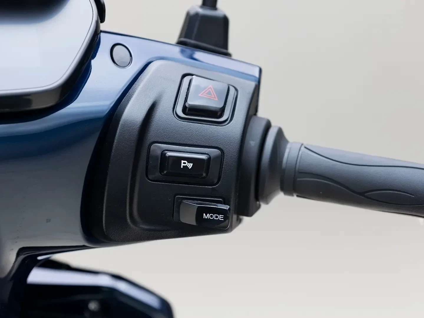 TVS iQube thumbnail 4