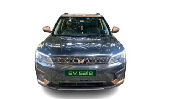 Mahindra XUV400 EV (2023) thumbnail 2