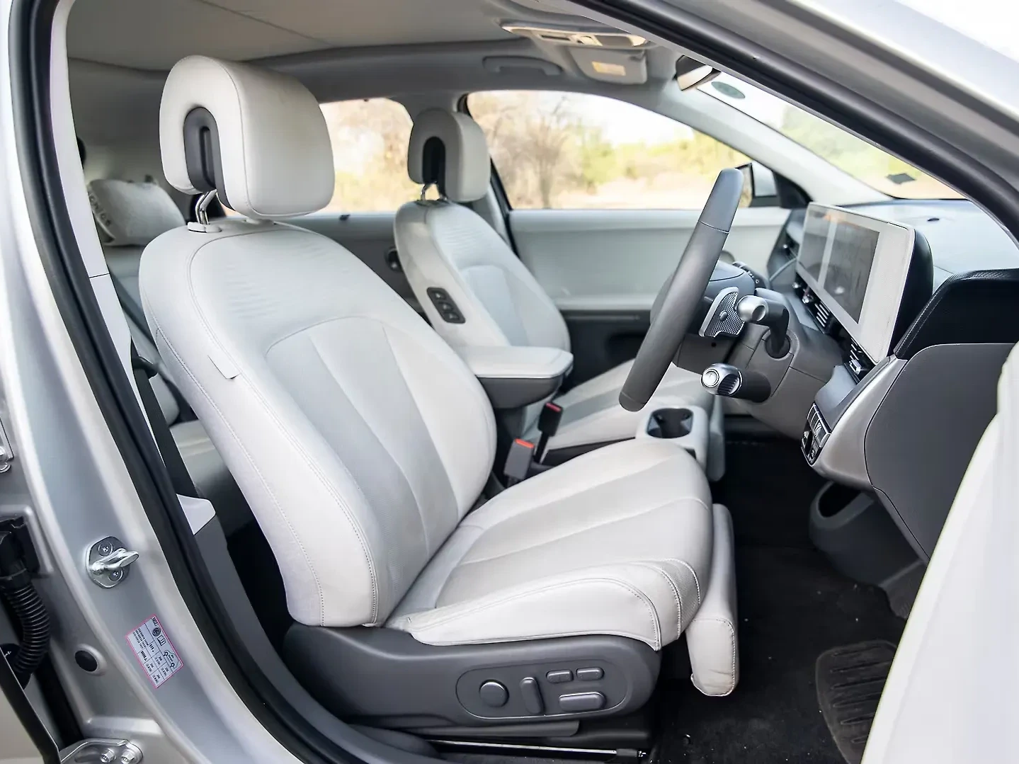 Hyundai Ioniq 5 thumbnail 2