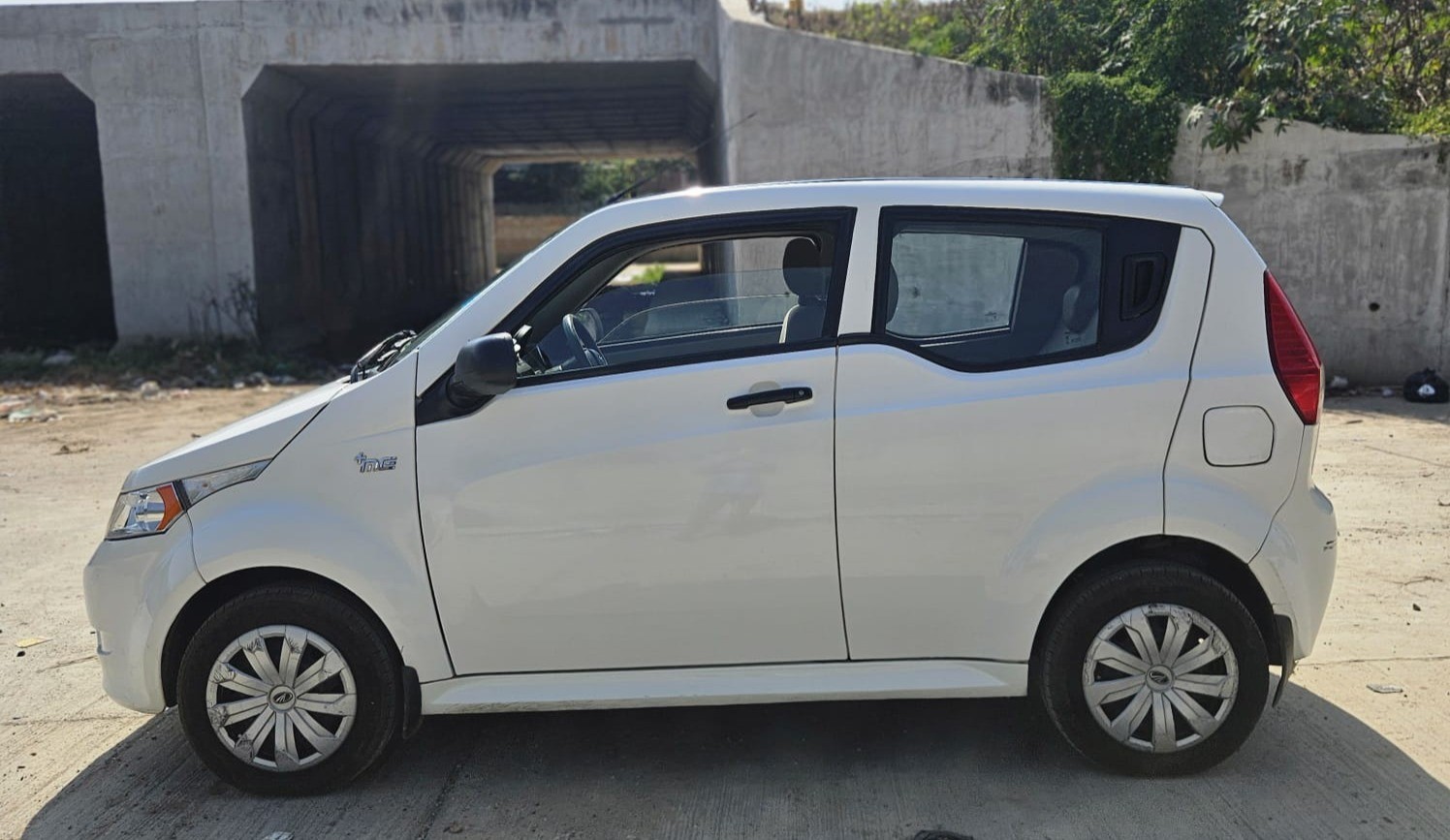 Mahindra E2O Plus P4 thumbnail 2