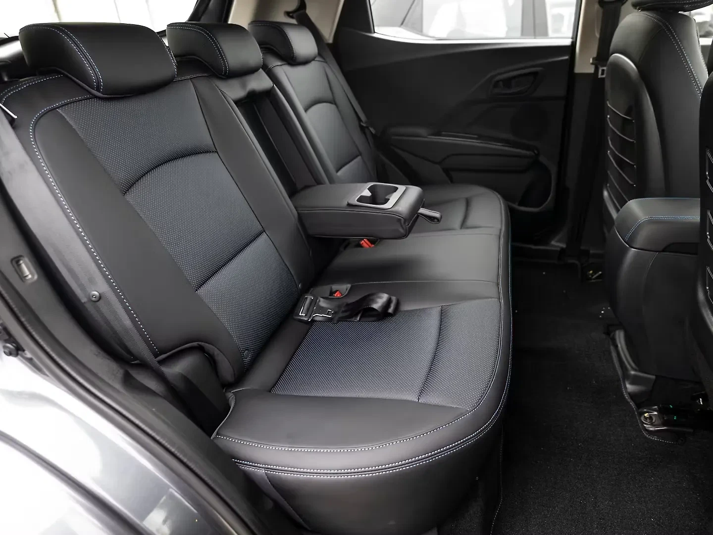 Mahindra XUV400 thumbnail 4