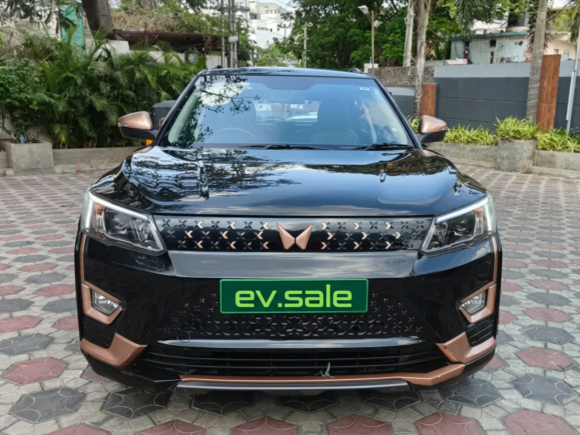 Mahindra XUV400 EV El Fast Charger