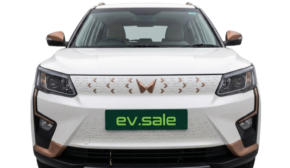 Mahindra XUV400 EV thumbnail 2