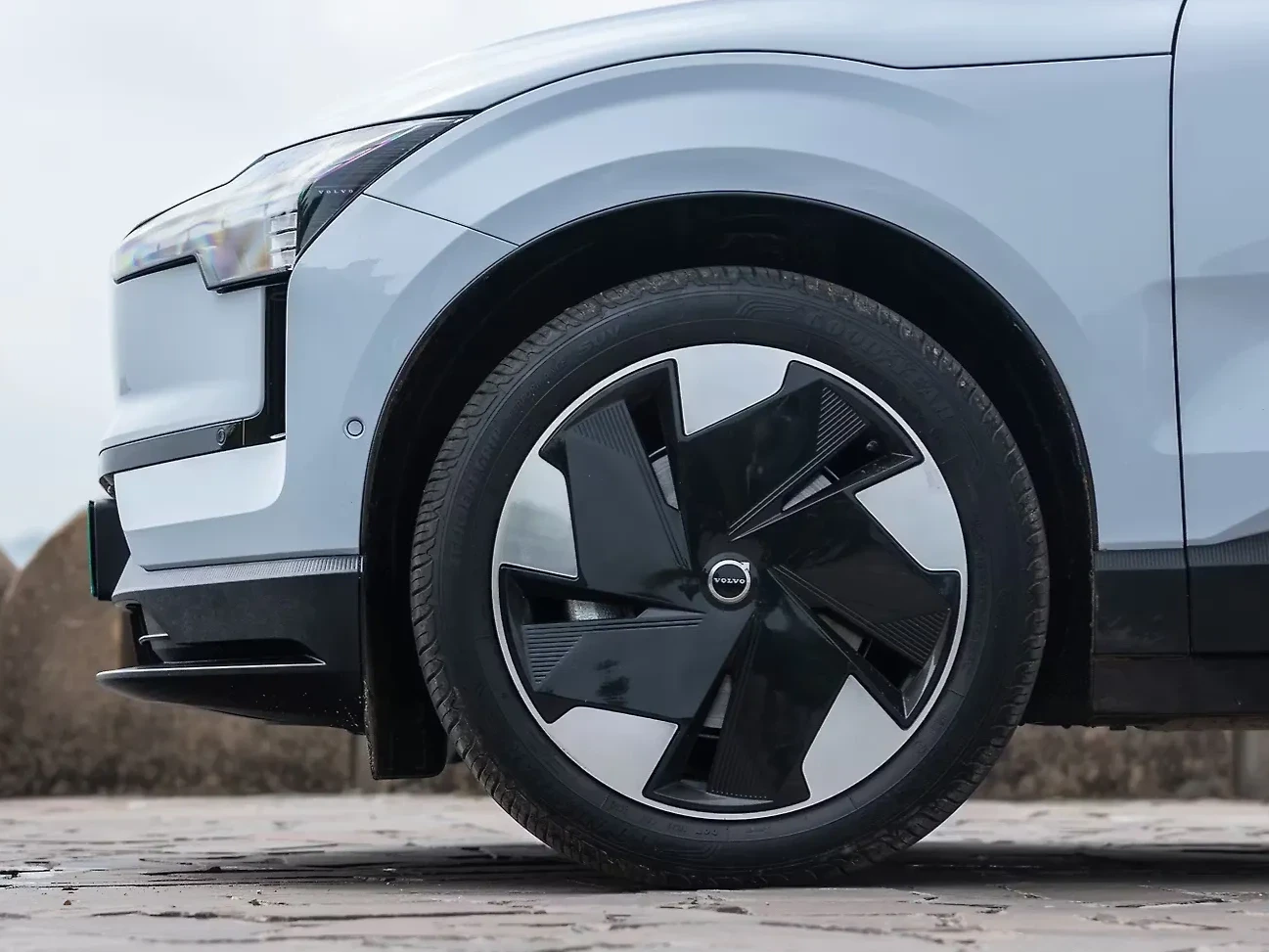 Volvo EX30 thumbnail 3