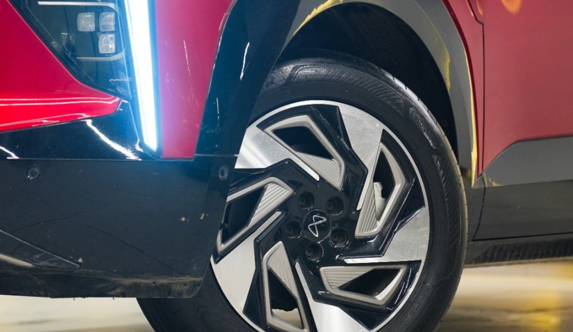 Mahindra Xev 9E thumbnail 5