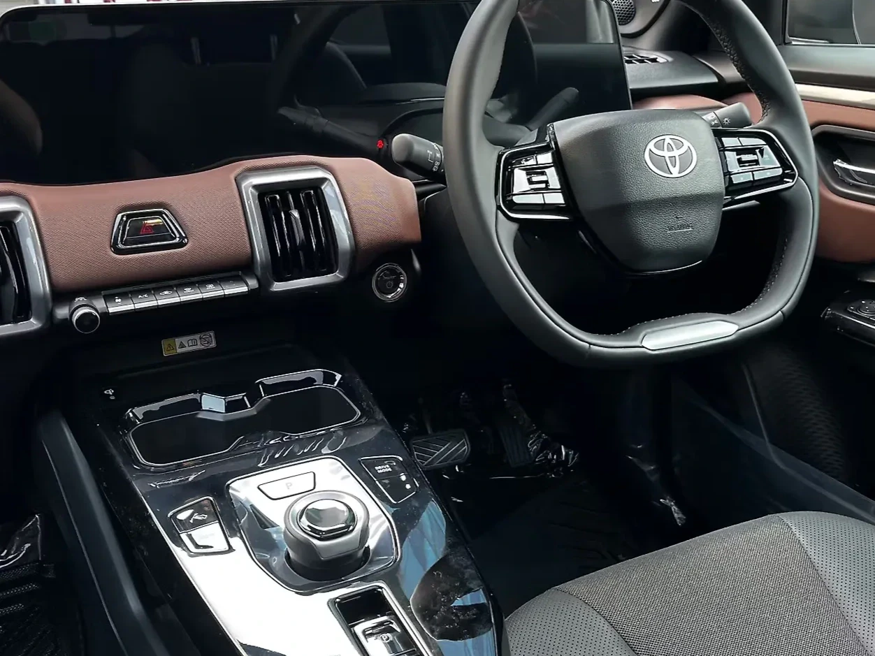 Toyota Urban-Cruiser-Ebella thumbnail 4
