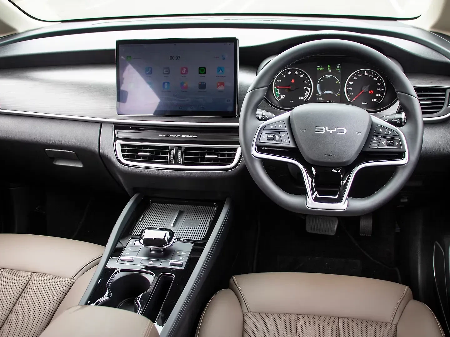 BYD eMAX 7 thumbnail 2