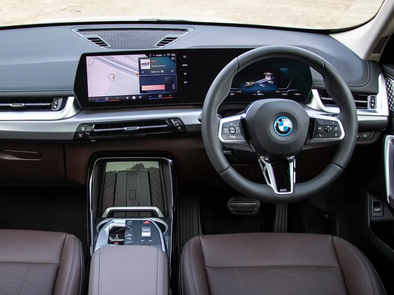 BMW IX1 LWB thumbnail 4