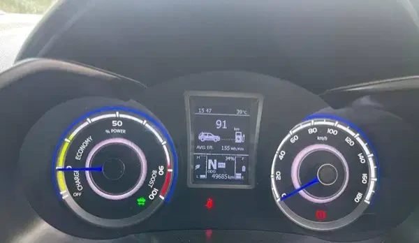 Mahindra XUV400 EV (2023) thumbnail 7