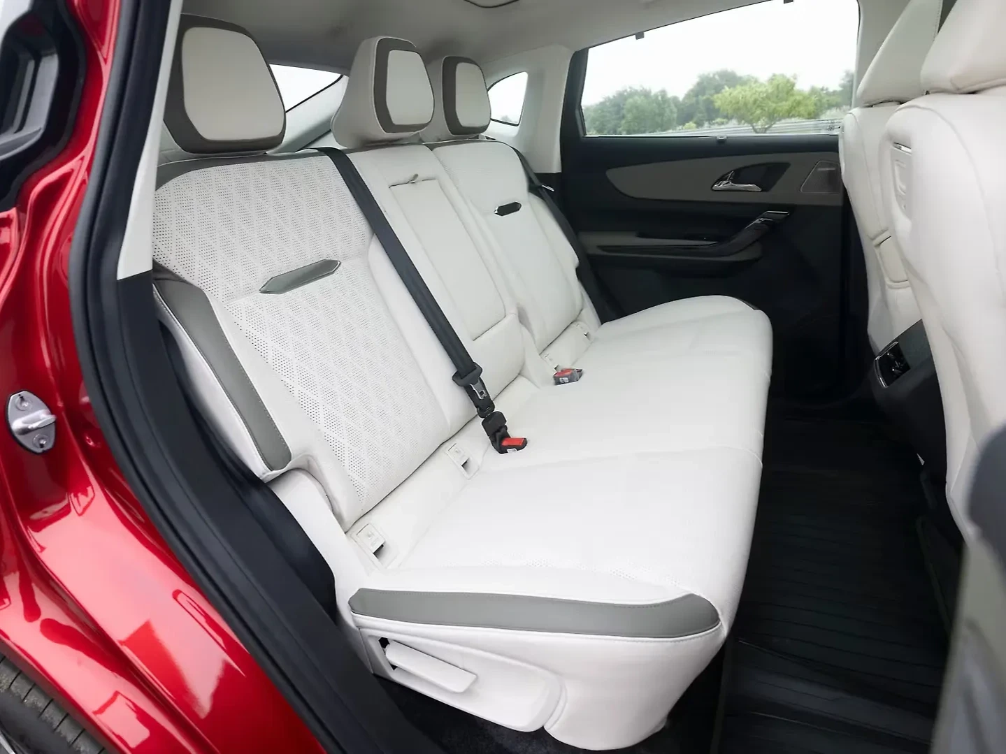 Mahindra XEV 9E thumbnail 3