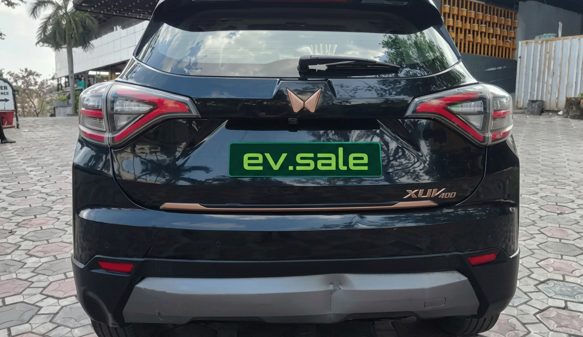 Mahindra XUV400 EV El Fast Charger thumbnail 8