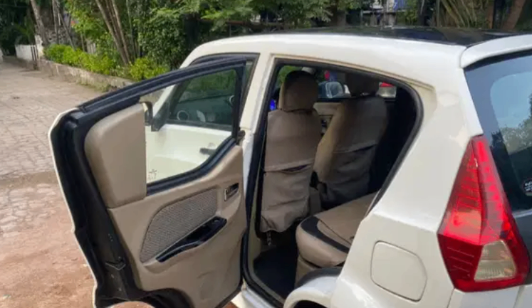 Mahindra E2O Plus thumbnail 7
