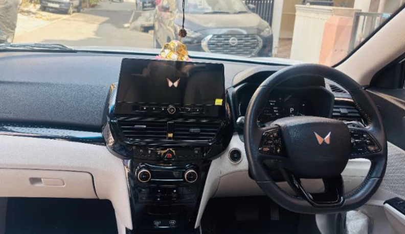 Mahindra XUV400 EV thumbnail 3