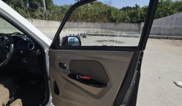 Mahindra E2O Plus P4 thumbnail 6