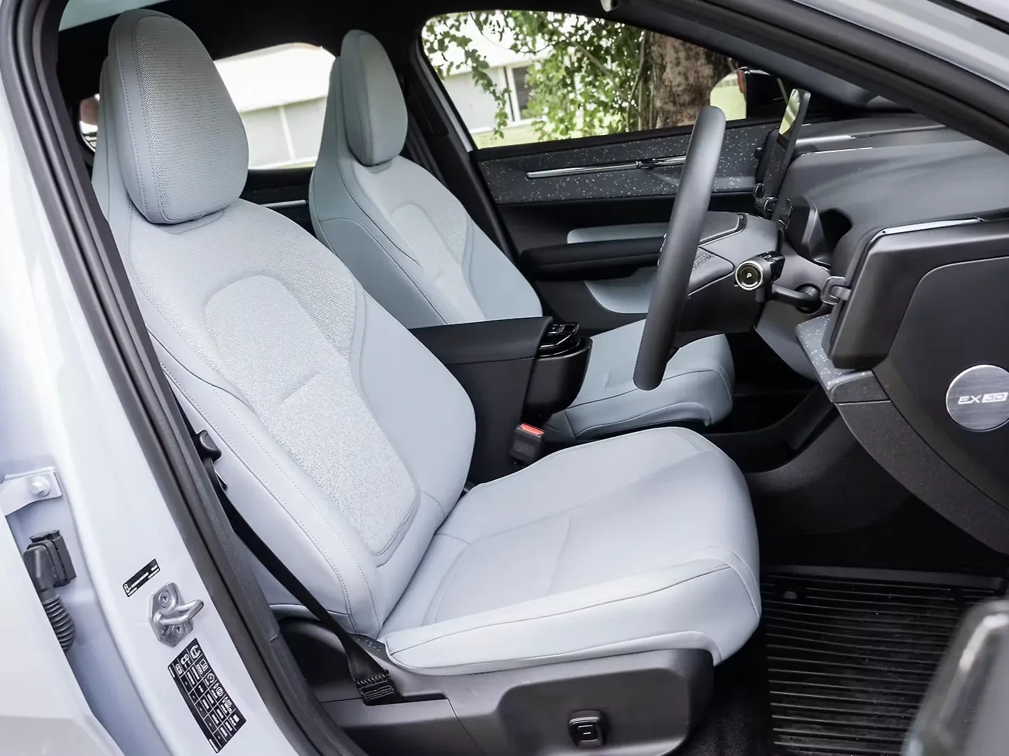 Volvo EX30 thumbnail 2