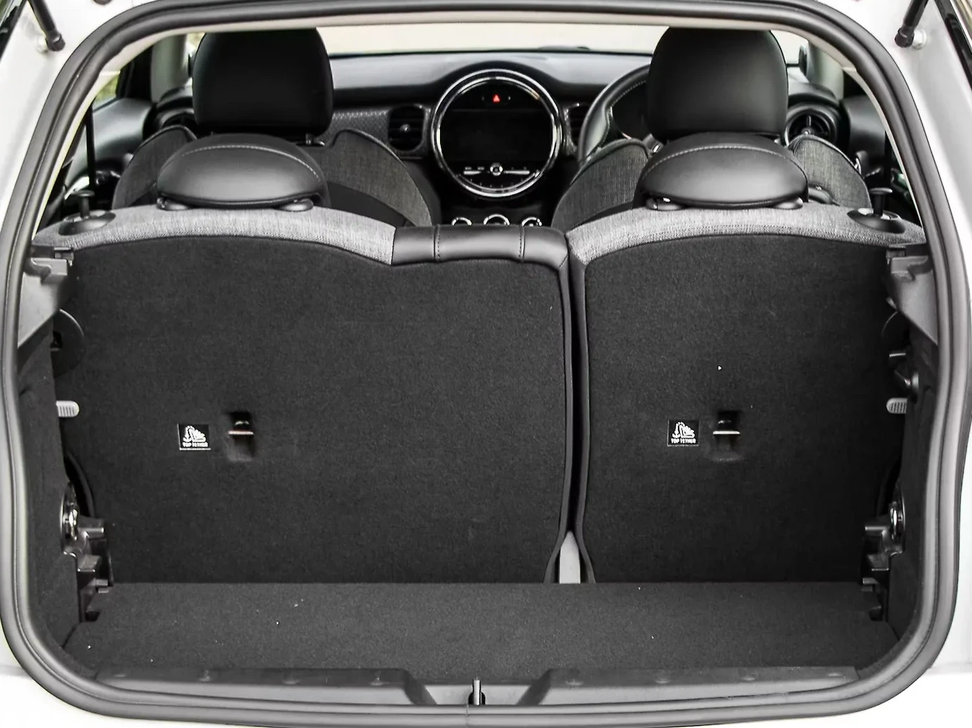 MINI Cooper MINI Cooper SE thumbnail 4