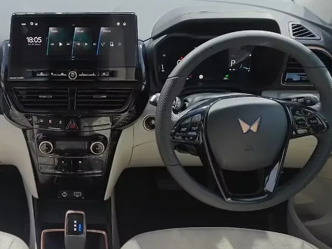 Mahindra XUV 3XO EV thumbnail 2