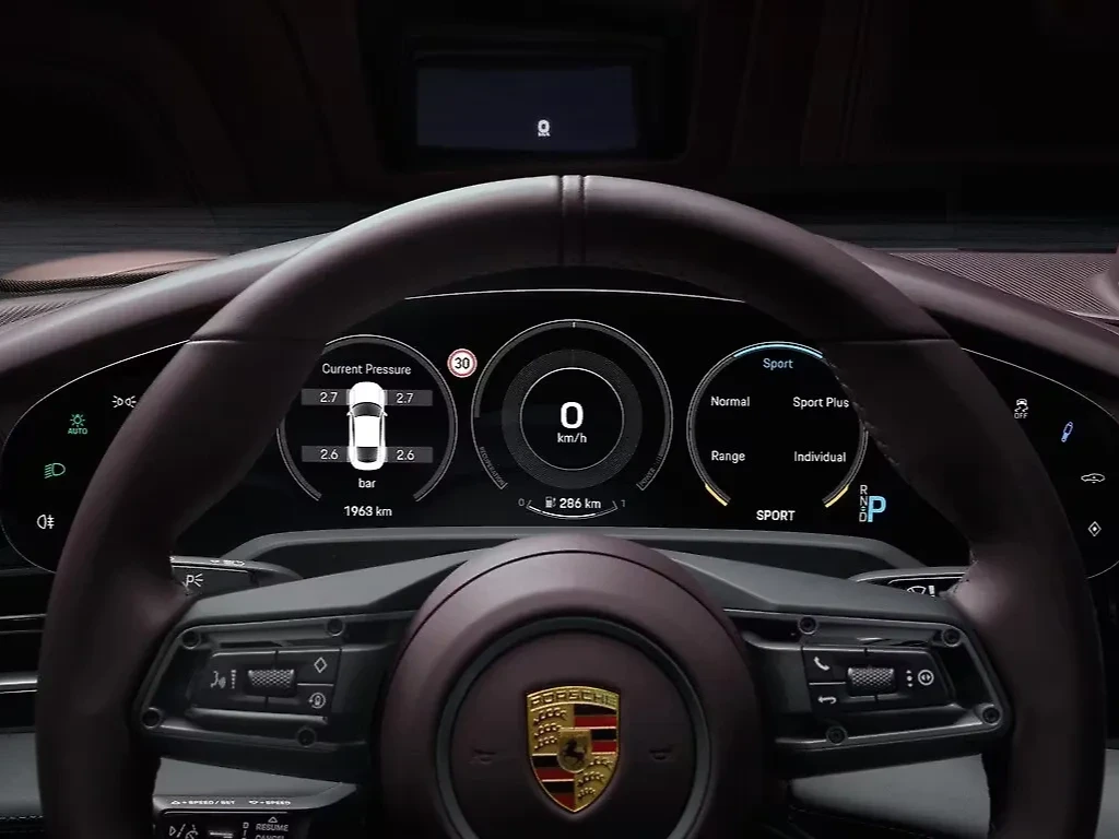 Porsche Taycan thumbnail 3