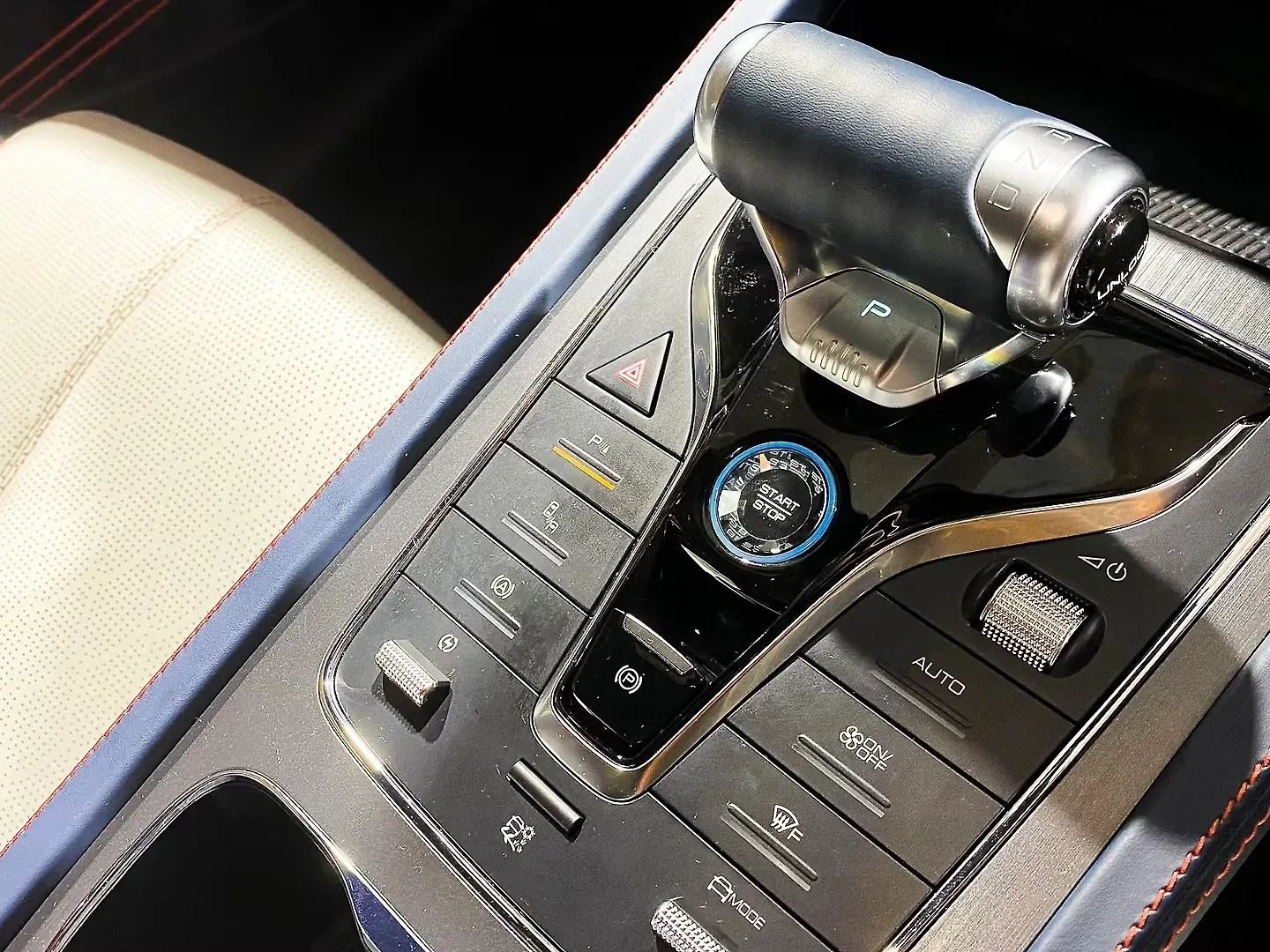 BYD Atto 3 thumbnail 3