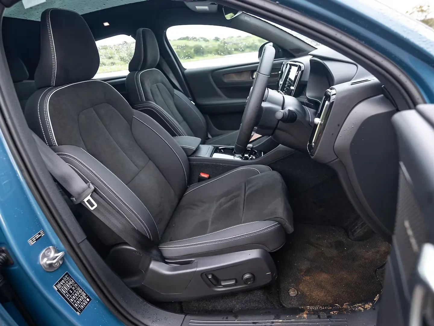 Volvo EC40 thumbnail 2