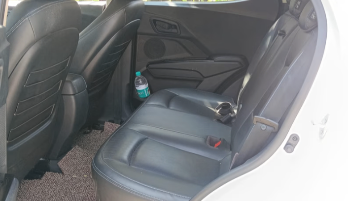 Mahindra XUV400 EV thumbnail 7