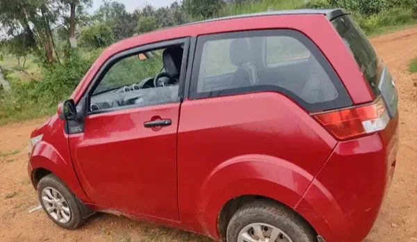 Mahindra E2O (2015) thumbnail 4