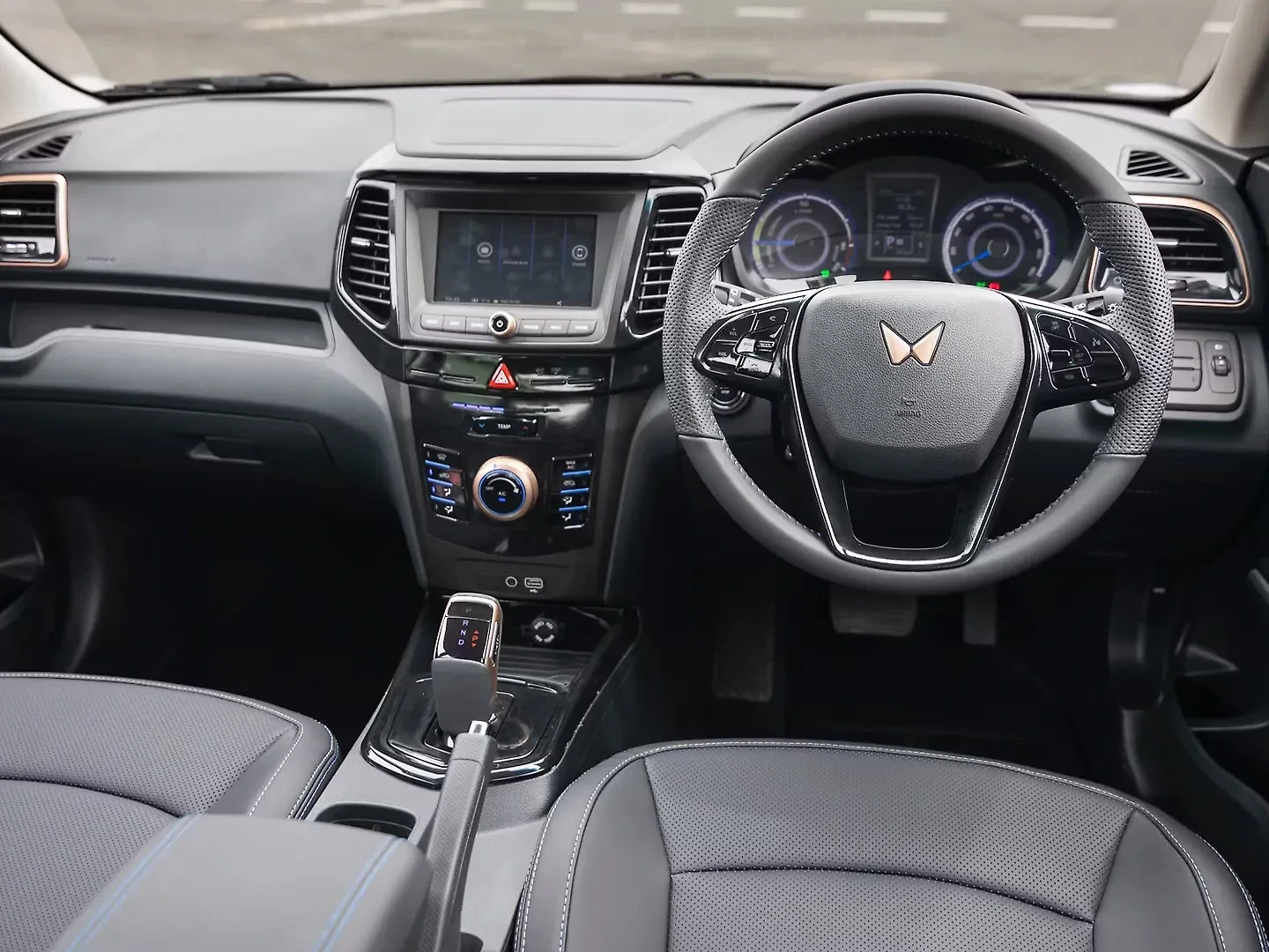 Mahindra XUV400 thumbnail 2