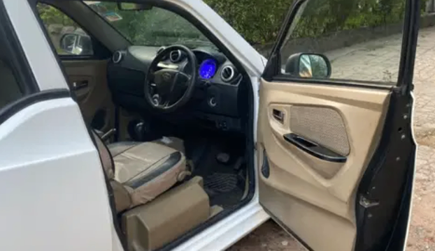 Mahindra E2O Plus thumbnail 4