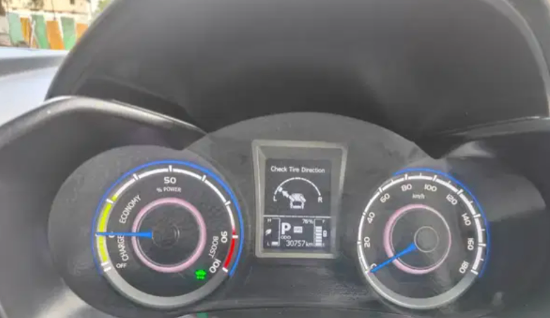 Mahindra XUV400 EV El Fast Charger thumbnail 5