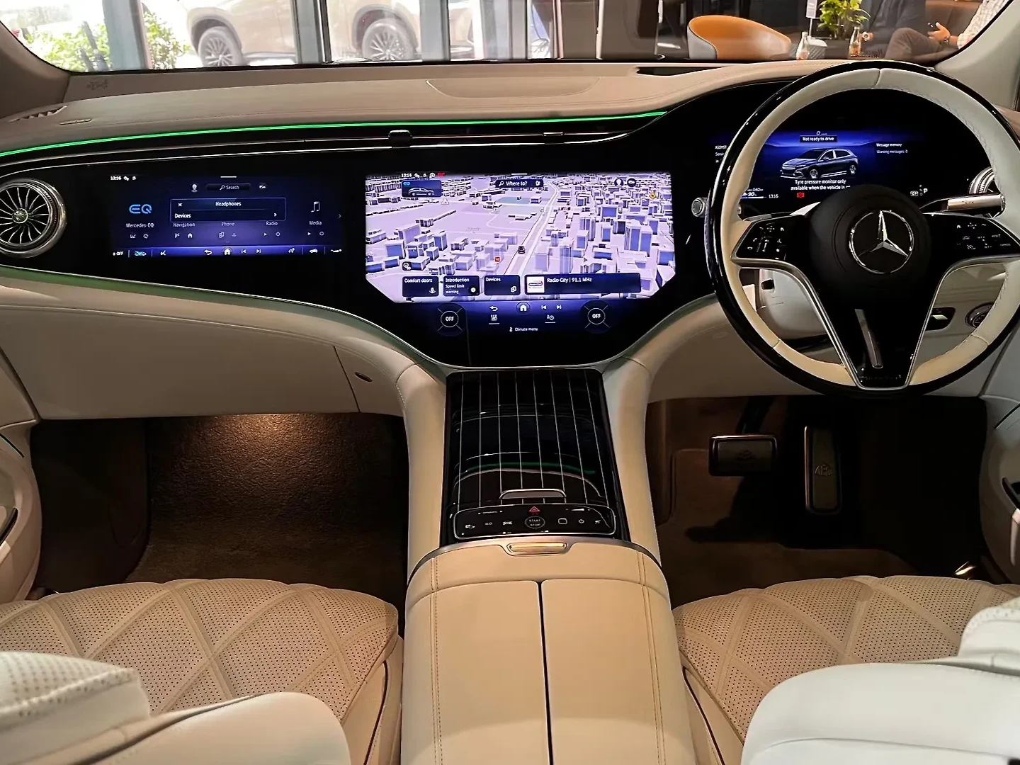 Mercedes Maybach EQS 680 thumbnail 2