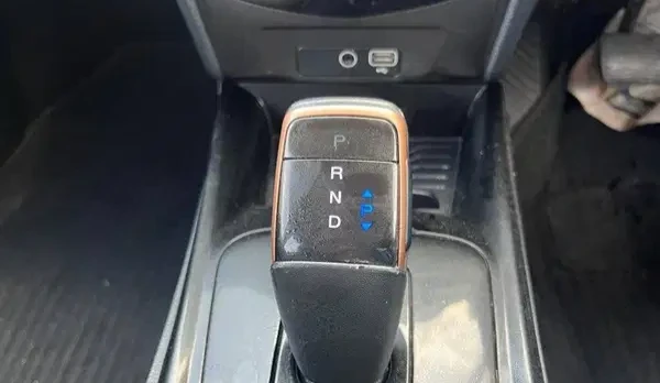 Mahindra XUV400 EV (2023) thumbnail 8