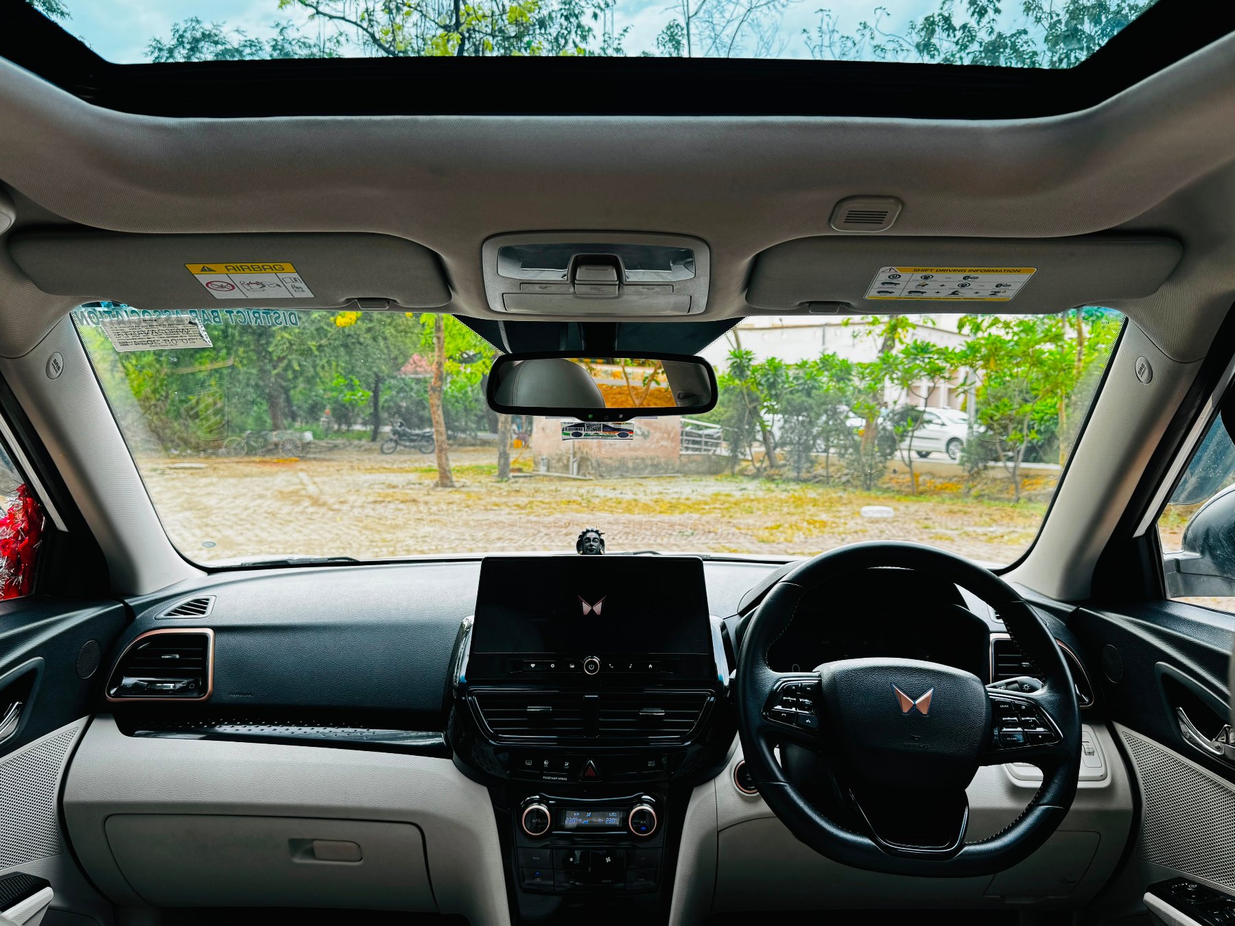 Mahindra XUV400 El Pro thumbnail 8