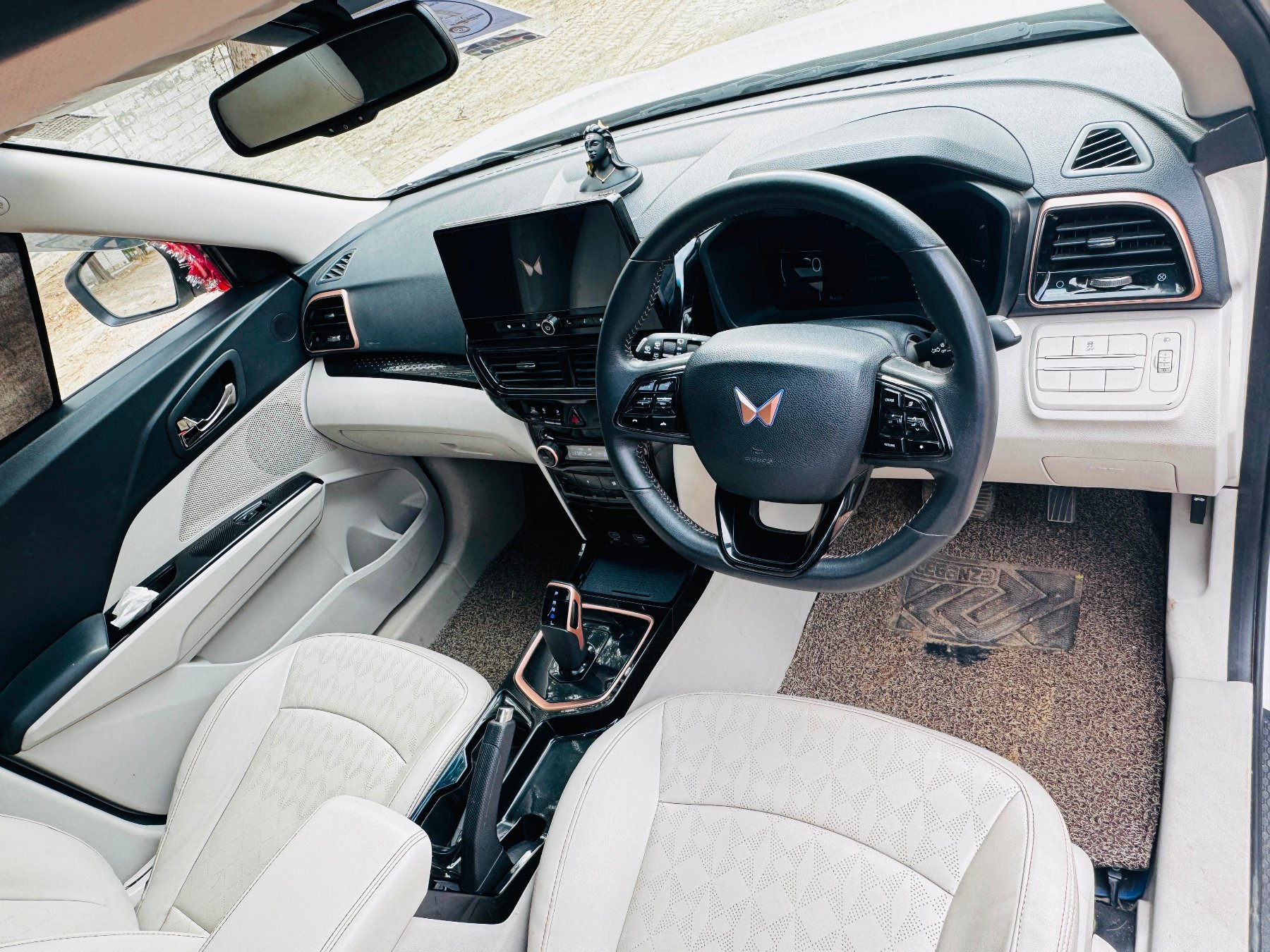 Mahindra XUV400 El Pro thumbnail 9
