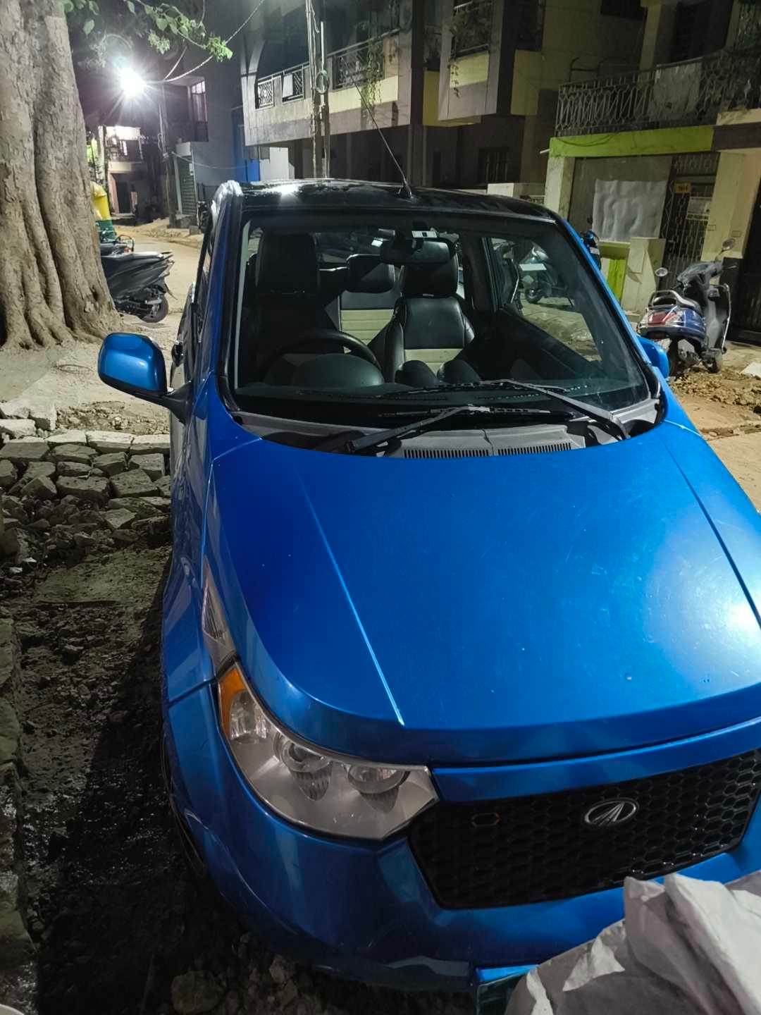 Mahindra E2O Plus P4 thumbnail 2