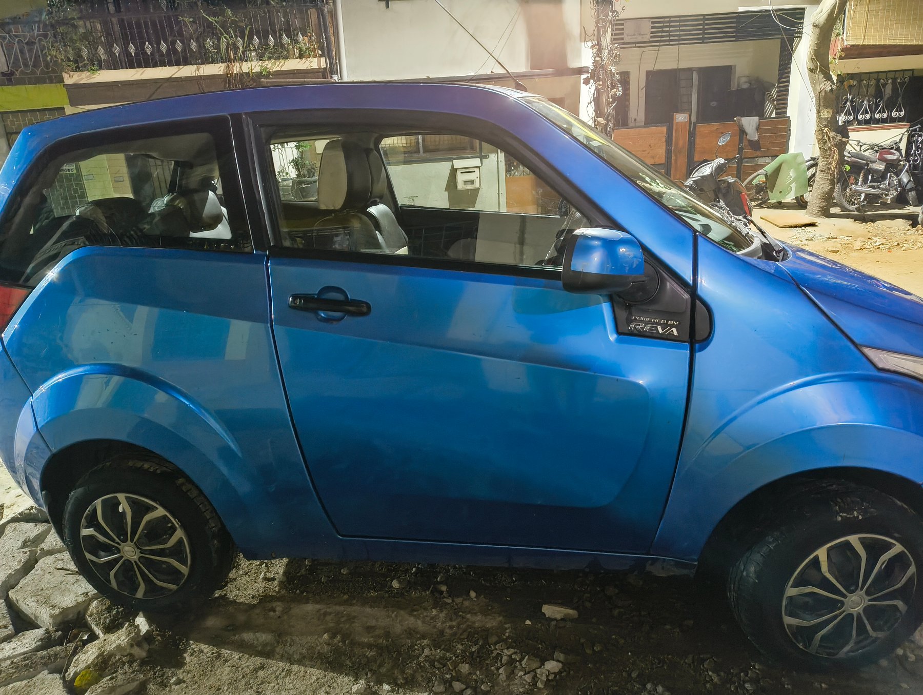 Mahindra E2O Plus P4