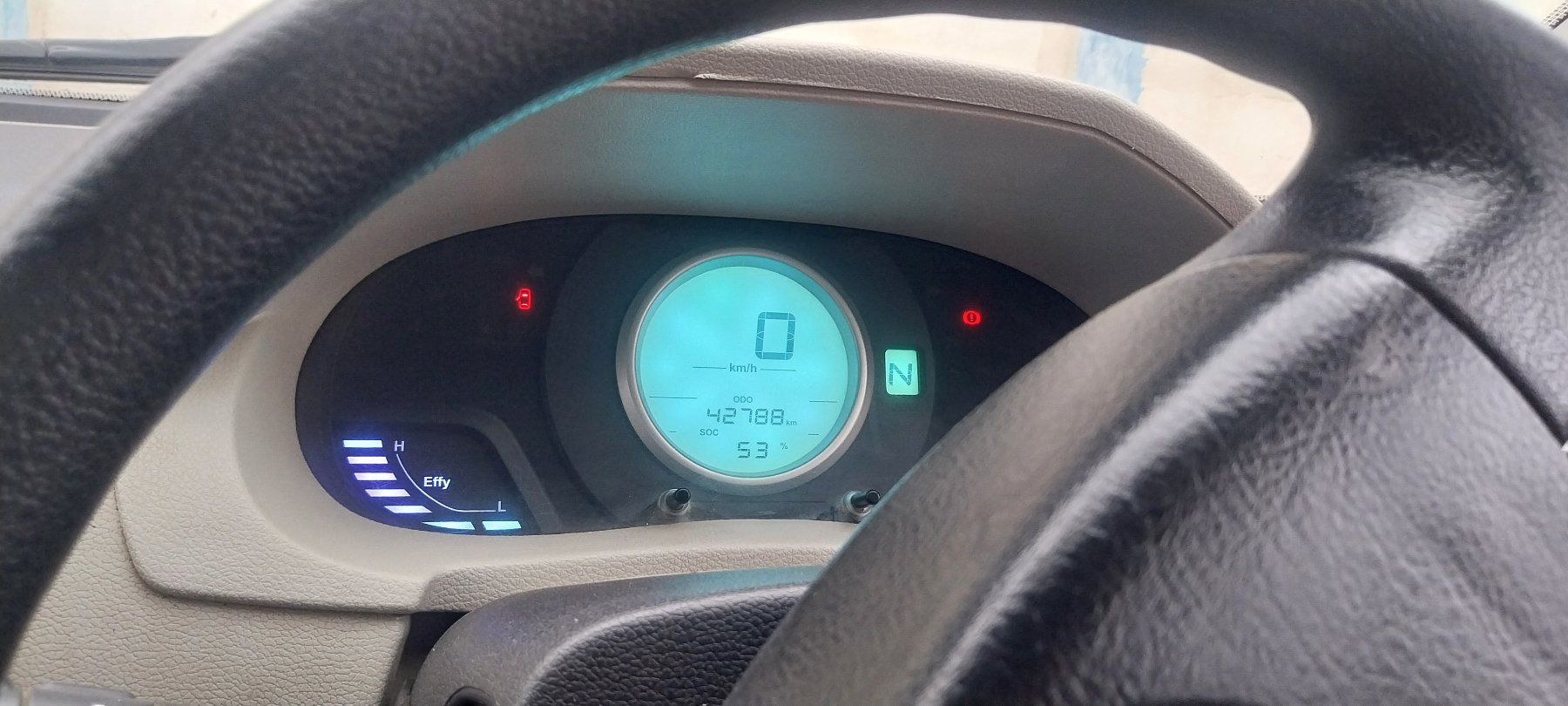 Mahindra E-Verito thumbnail 2
